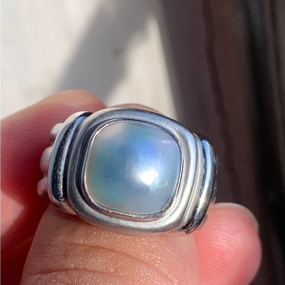 18k White Gold Pearl Ring with Architectural Design